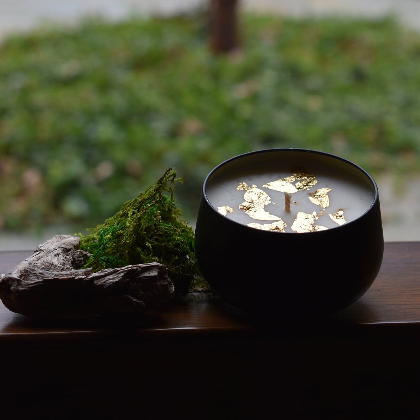 Black Coral & Moss 24K Gold Single Wick 7 oz. Candle